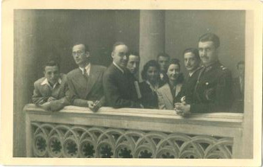 Ernst Eduard Hirsch with his students. Privat archive, with the kind permission of Enver Tandoğan Hirsch